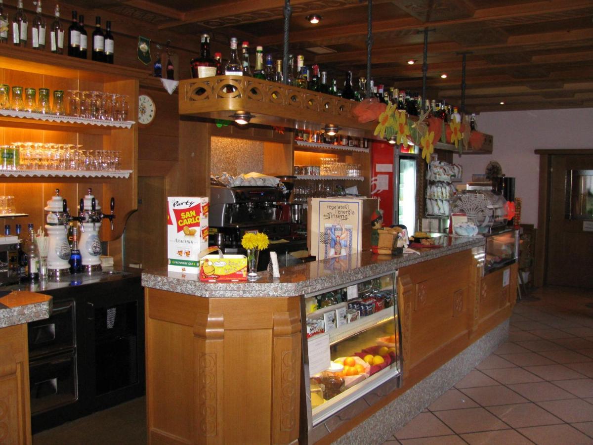 Hotel Ladina Campitello di Fassa Esterno foto