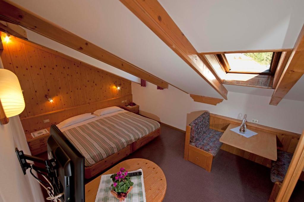 Hotel Ladina Campitello di Fassa Esterno foto