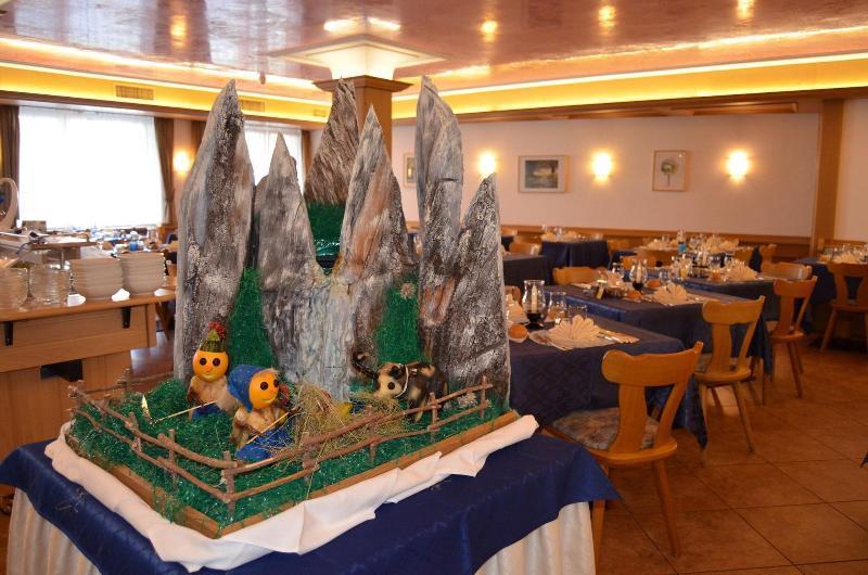 Hotel Ladina Campitello di Fassa Esterno foto