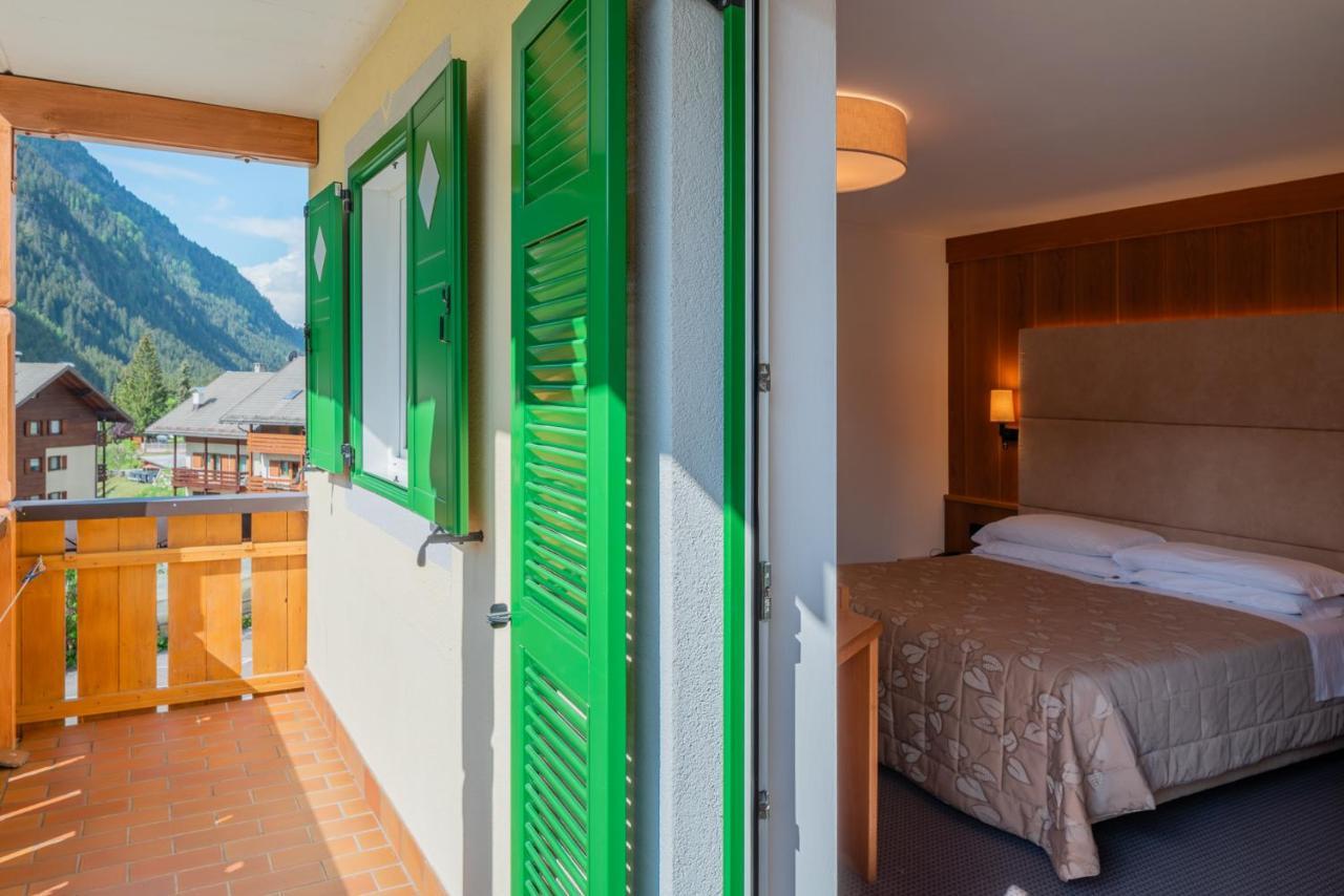 Hotel Ladina Campitello di Fassa Esterno foto