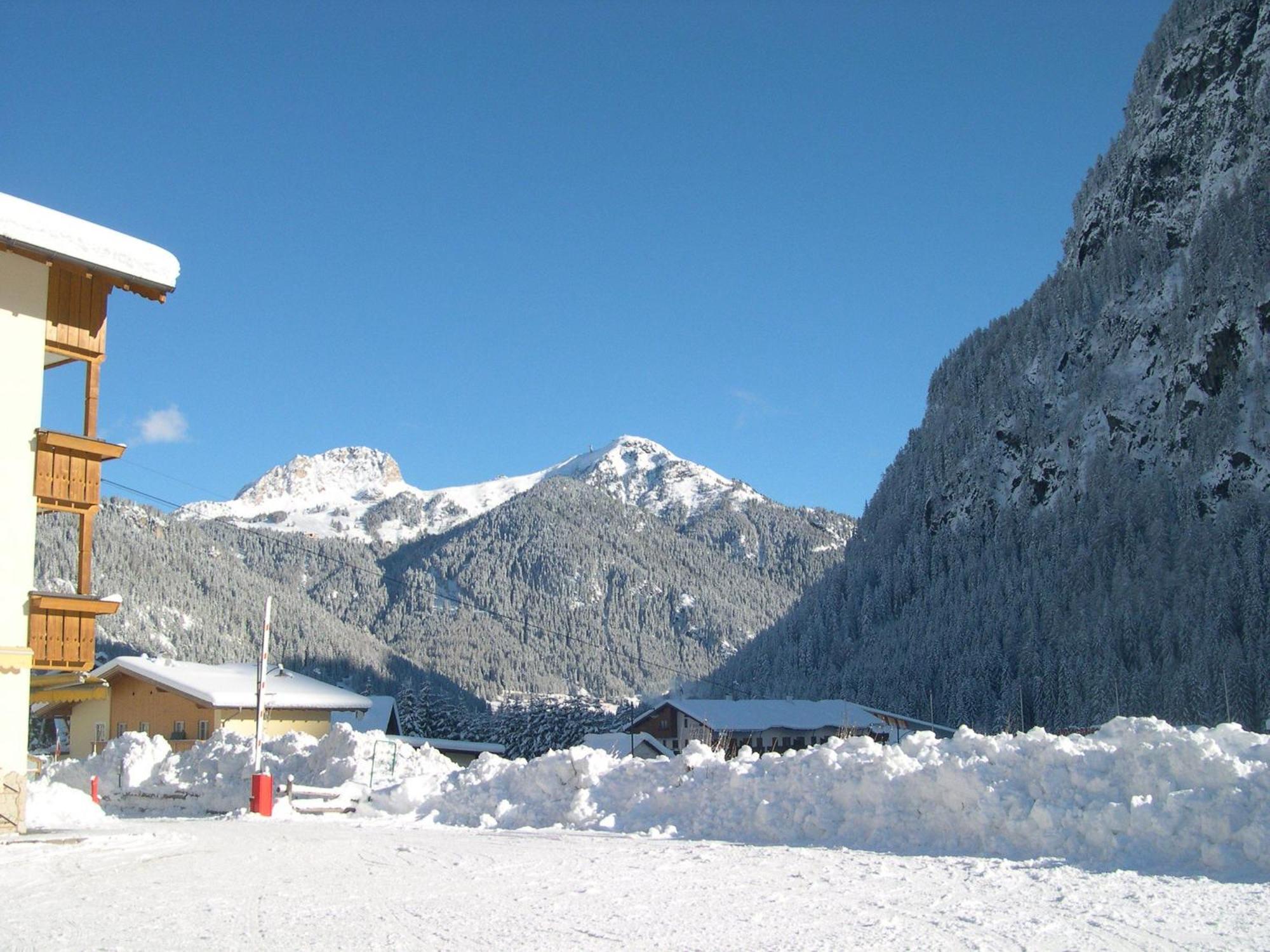 Hotel Ladina Campitello di Fassa Esterno foto