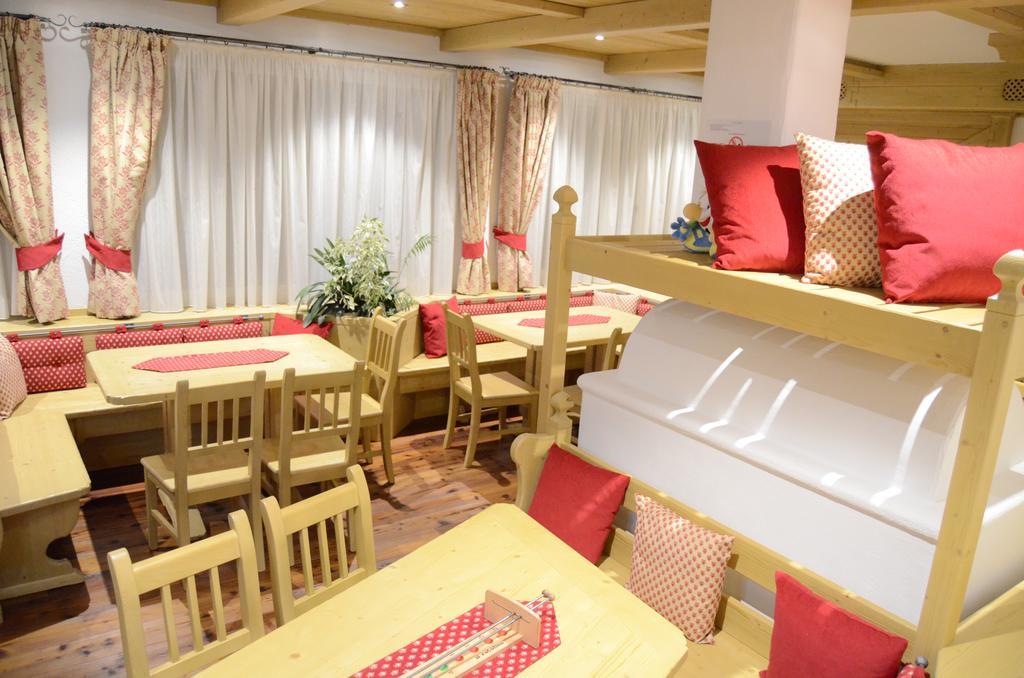 Hotel Ladina Campitello di Fassa Esterno foto