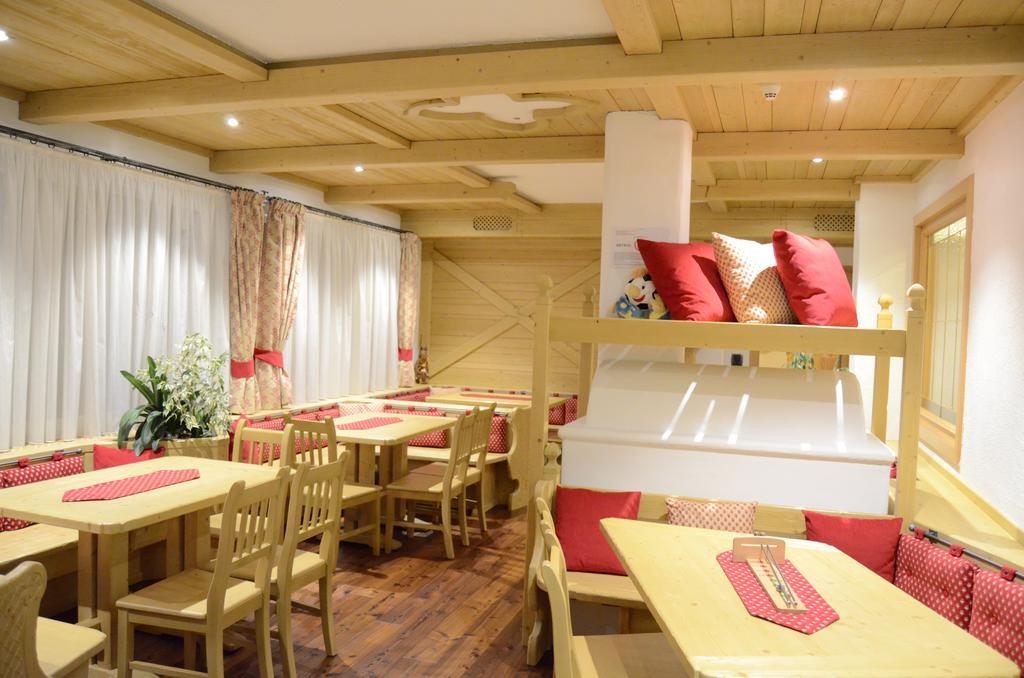 Hotel Ladina Campitello di Fassa Esterno foto