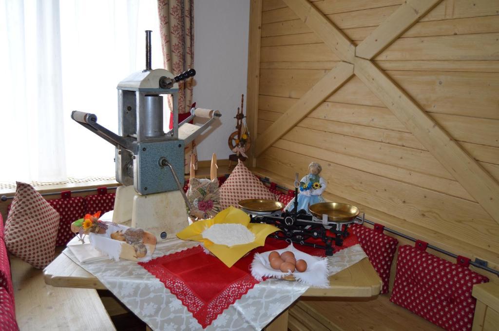 Hotel Ladina Campitello di Fassa Esterno foto