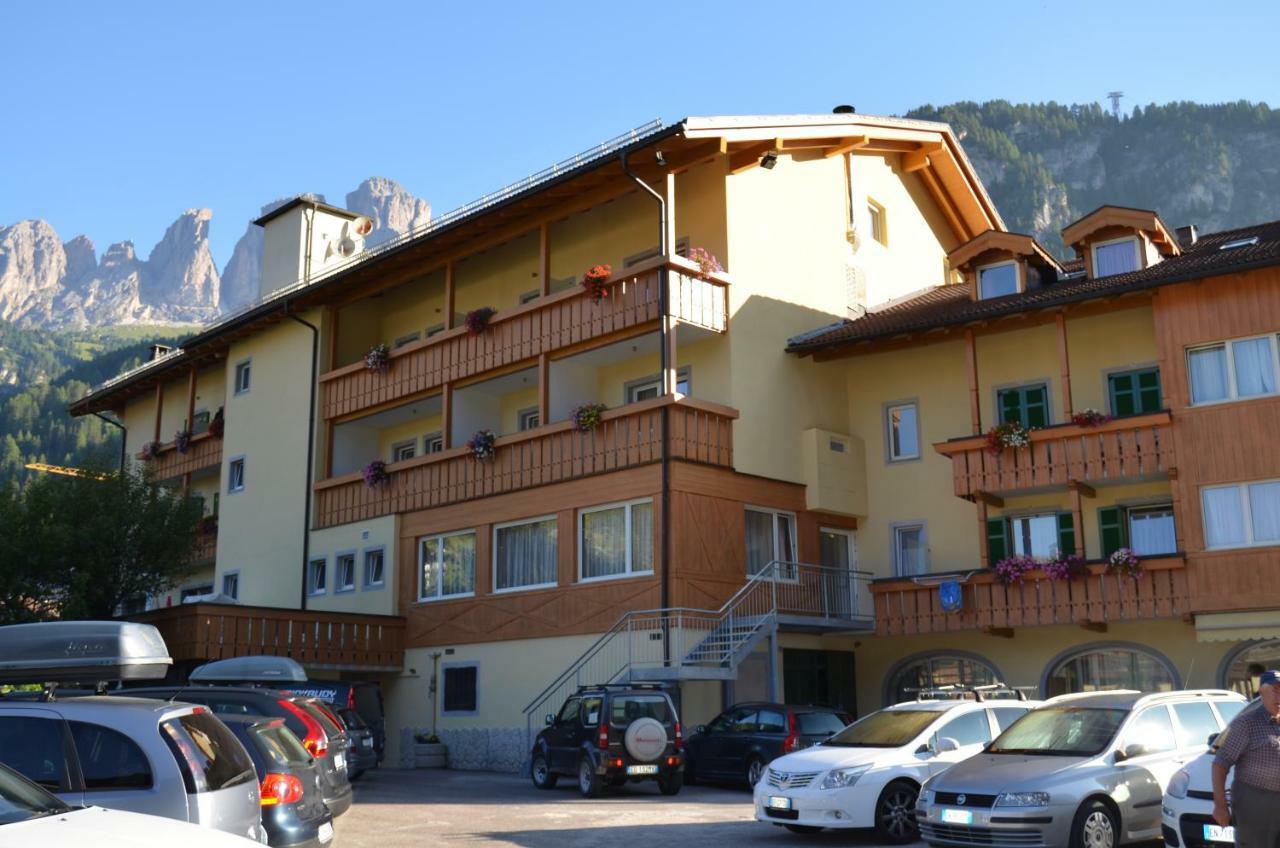 Hotel Ladina Campitello di Fassa Esterno foto